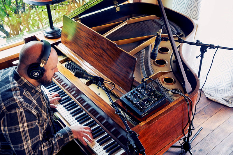 Фото MACKIE Performer Bundle